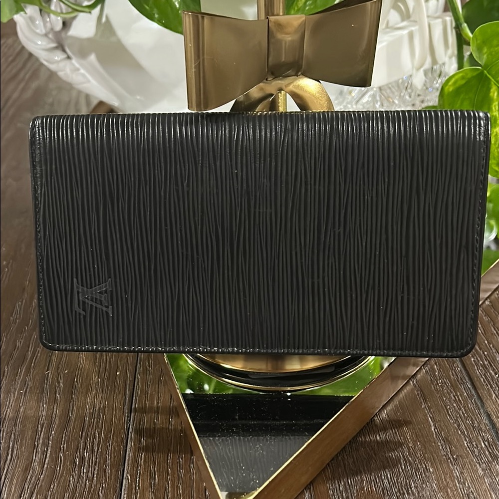 Louis Vuitton Brazza Wallet in Epi Black leather